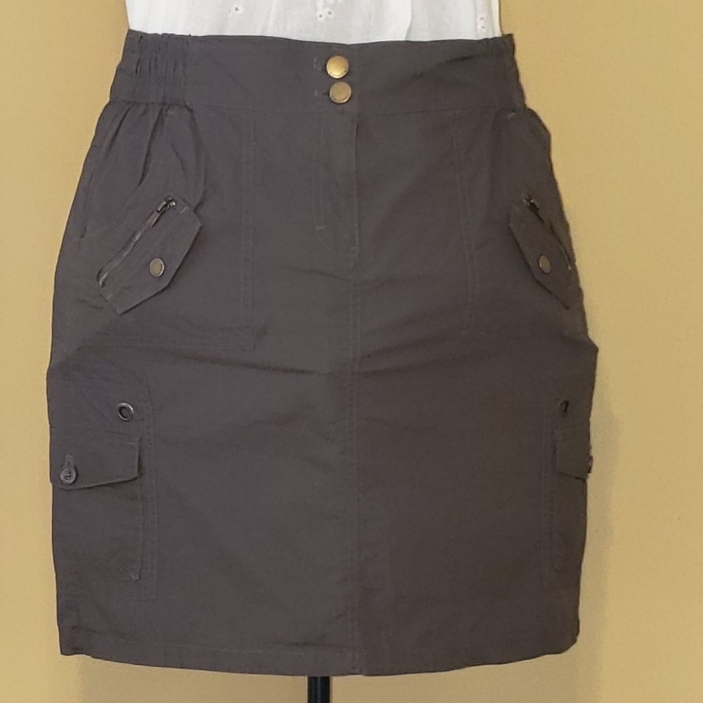 Calvin Klein size M khaki green skirt